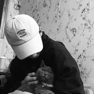 吴绮珊裸乳无奶罩写真
